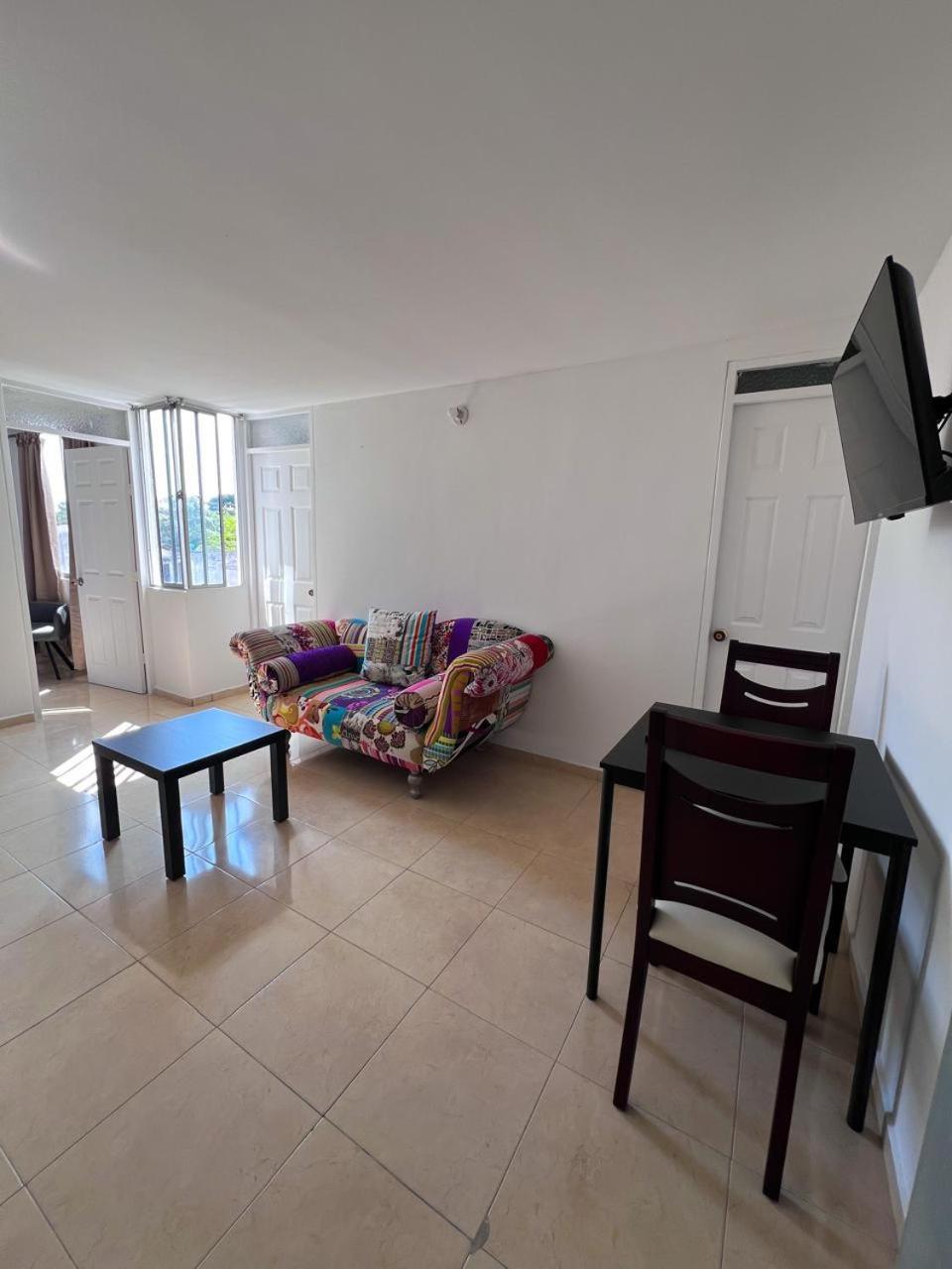 Edificio Vegas Apto Privado A 15 Min De Clinica Valle Del Lili Y Univalle A 5 Min De Unicentro Appartement *